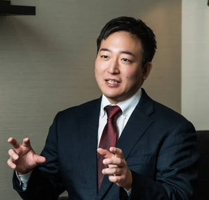 新井 恵介 氏