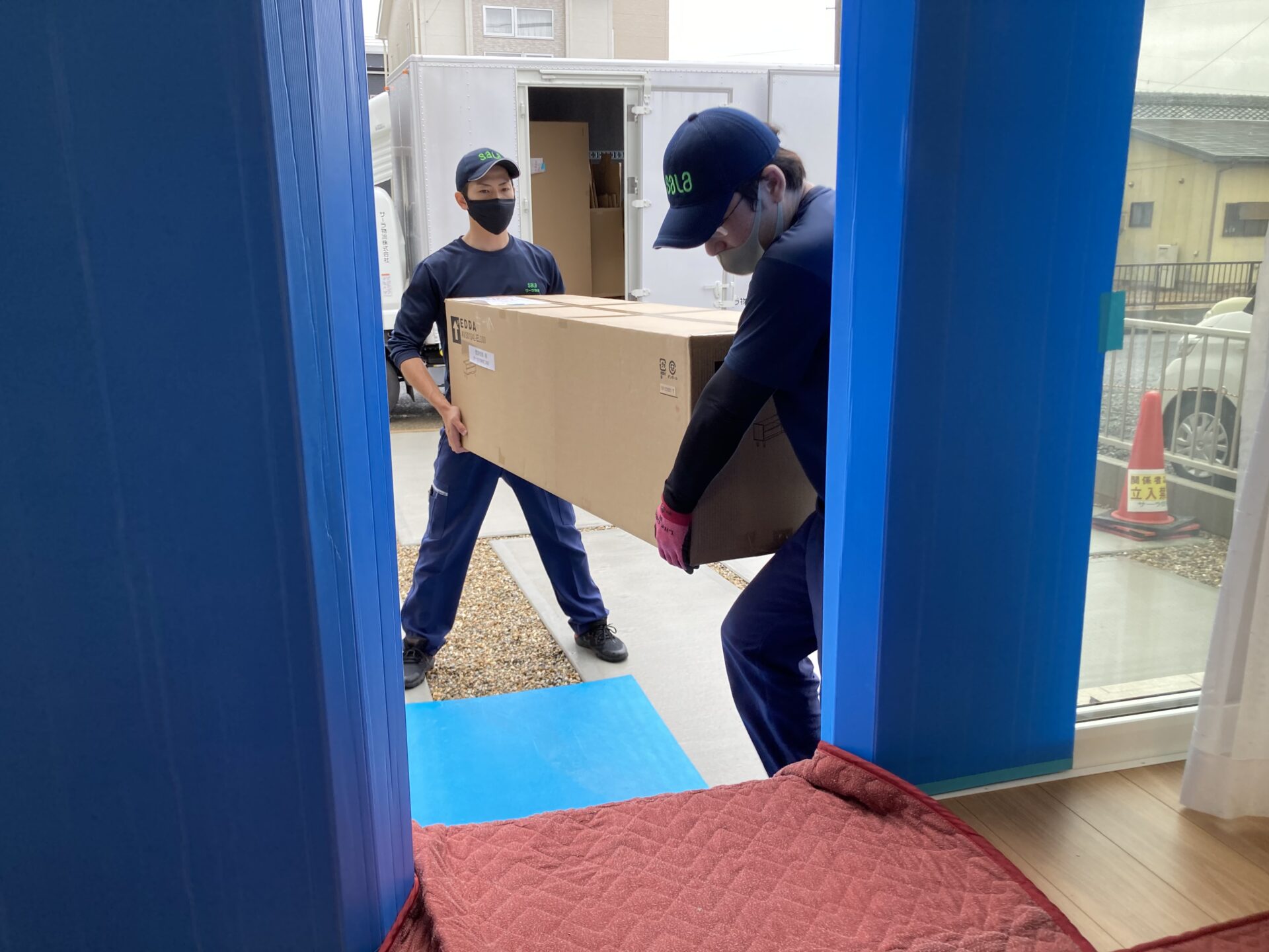 配送・搬入作業風景