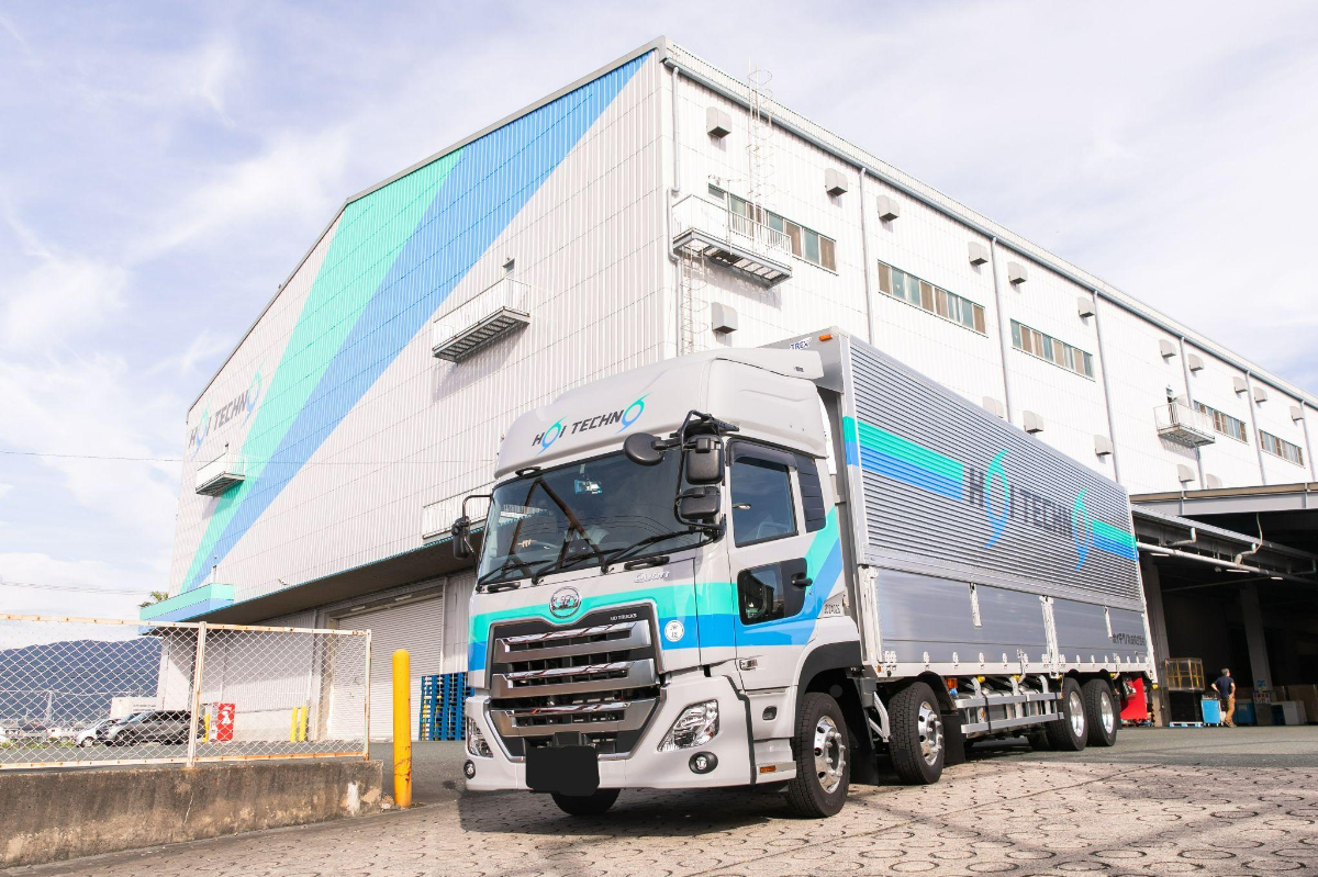 拠点を支える輸送車両