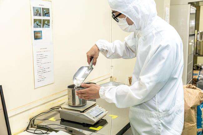 製造現場での作業風景